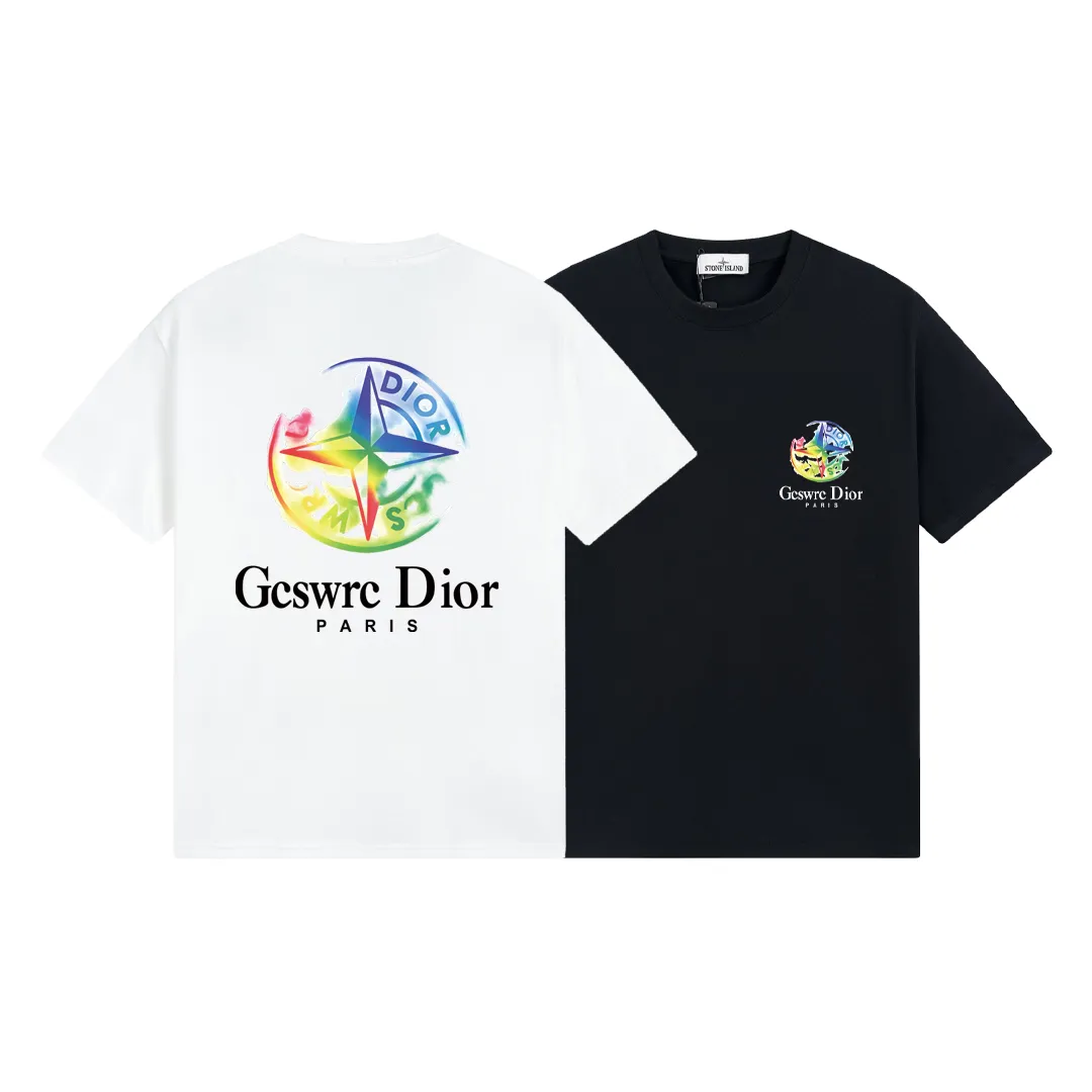 W677#P110💰 2025🆕 Stone lsland/Stone Island joint Dior colorful logo printed short-sleeved T-shirt ⚠️[Original creation, high control of details] - Made of 260 grams of combed cotton double yarn, soft and comfortable to the touch, sweat-absorbent and breathable. - Simple basic and versatile style, original quality, the first choice for couples. - Made in a large factory, four needles and five threads on the shoulder, neat routing, high quality workmanship. -Same style for men and women, very versatile, one piece for everyone, details are clearly visible. Color: Black White Size: M L